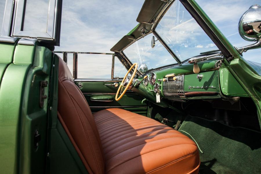 Интерьер Frazer Manhattan Convertible Sedan (F5162) 1951 года  (фото 30 из 39)